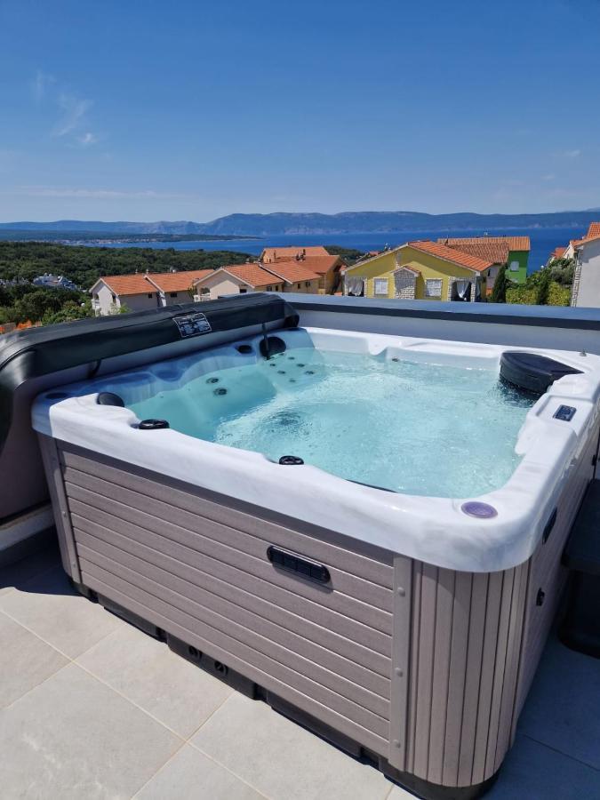 Apartments Terra Sun With Private Pool Or Jacuzzi Njivice Kültér fotó
