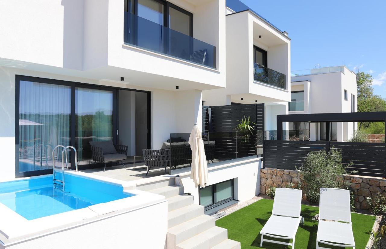 Apartments Terra Sun With Private Pool Or Jacuzzi Njivice Kültér fotó
