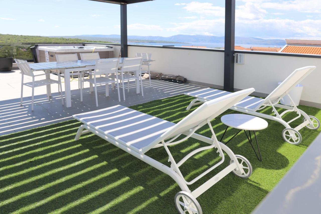 Apartments Terra Sun With Private Pool Or Jacuzzi Njivice Kültér fotó