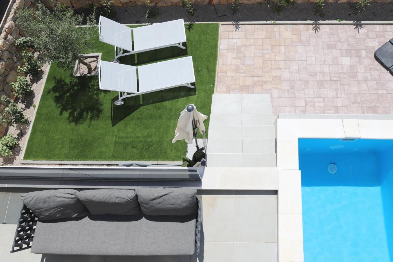 Apartments Terra Sun With Private Pool Or Jacuzzi Njivice Kültér fotó